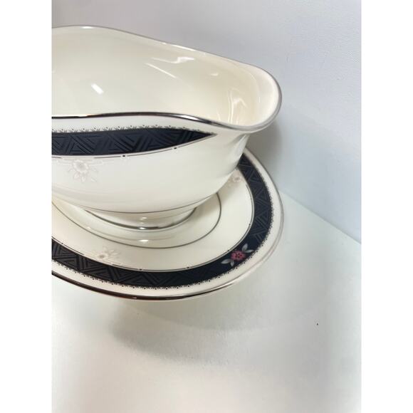 Vintage Noritake Ivory China Etienne 7260 Gravy Boat Bowl with Matching Plate - Picture 4 of 13